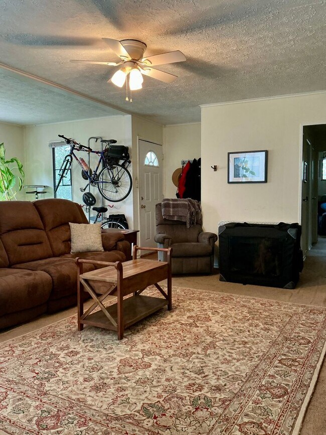 Photo - 3 Bedroom 1 Bath Near UGA and 5 Points! Available August 10th!