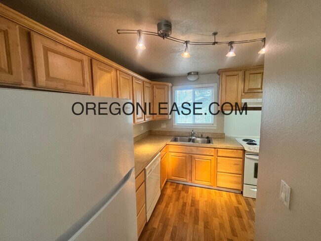 Photo - 2 Bed one bath South Hills duplex Unidad 415 40th