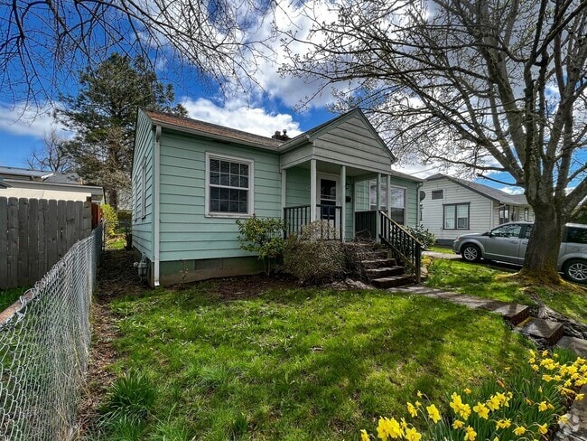 Building Photo - 396 23rd St NE Rental