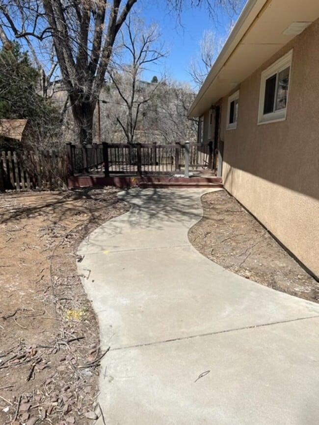 Photo - 4 BEDROOM HOME IN SKYWAY!!