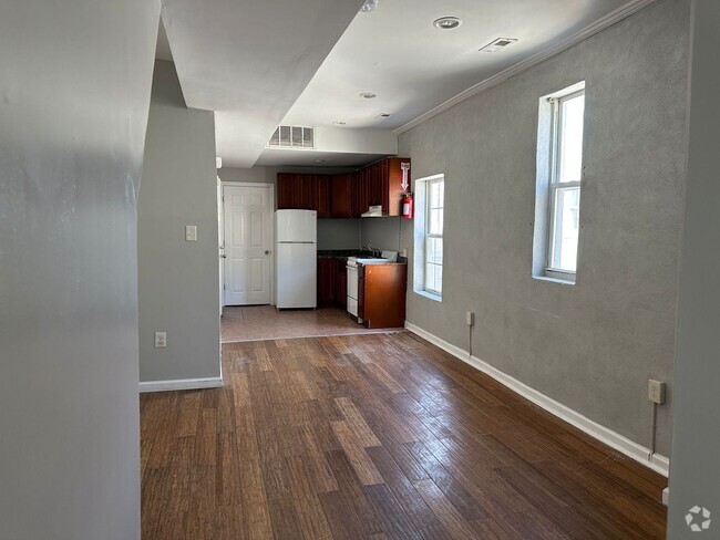 Building Photo - 1017 Arctic Ave Unit A Rental