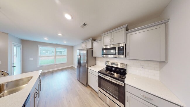 Photo - Luxury Ranch-Style Home with Open Concept, Large Eat In Kitchen, Primary Suite and Stylish Finishes