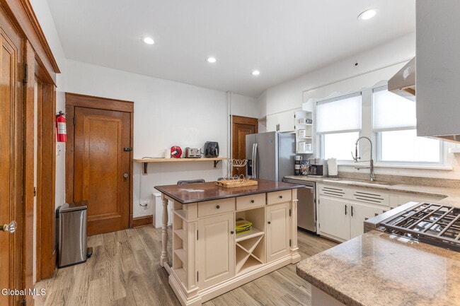 Photo - 106 N Pine Ave