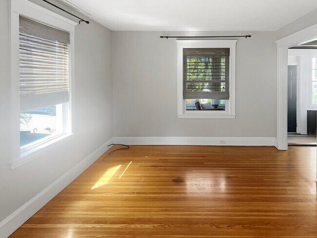 49 Pierce Ave Unit 49 Pierce Ave