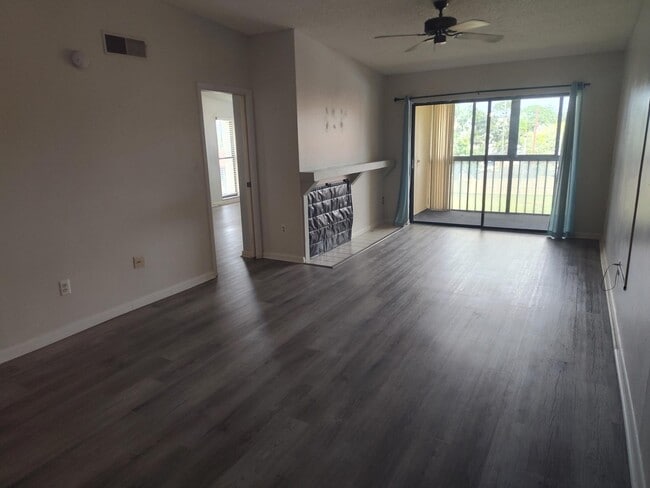 Family room - 2440 Winding Creek Blvd Unit 301