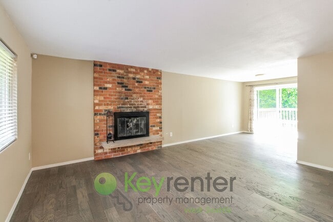 Photo - Spacious 4 Bedroom with Open Floor Plan and AC