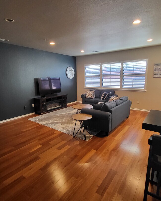 Photo - 1205 Beaconsfield Ln Townhome