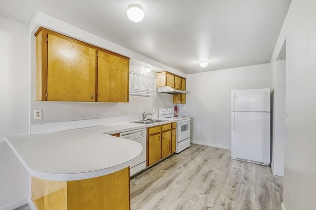 Building Photo - 3610 Oakes Ave