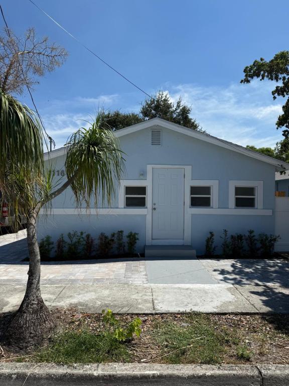 Building Photo - 1116 10th St Rental