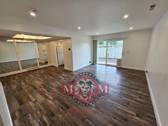 Building Photo - Beautifully Remodeled 2 Bedroom 2 Bathroom Condo in Murray