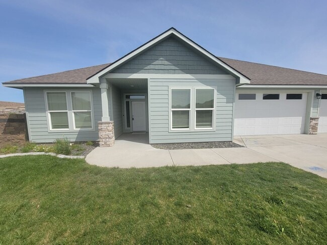 Stunning New Build in Kennewick – Spacious... - Stunning New Build in Kennewick – Spacious... House
