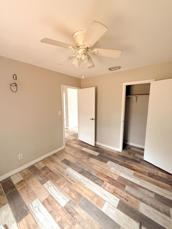 Photo - 1221 W Alden Ave