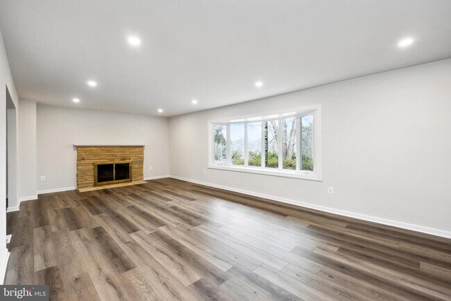 Photo - 14111 Willoughby Rd