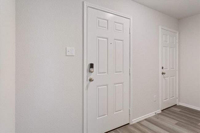 1122 Newey Cir