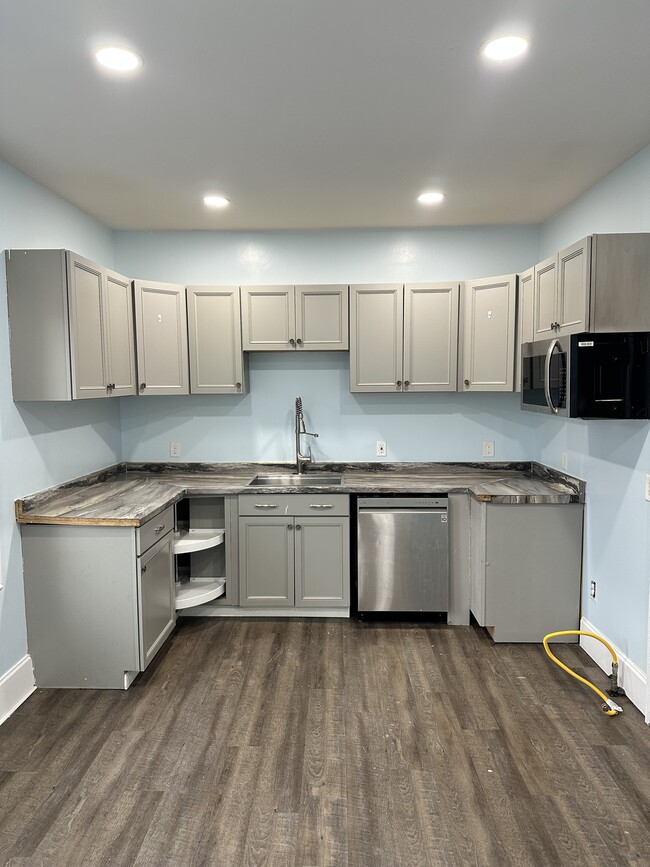 Photo - 270 Dewitt St Unit 1