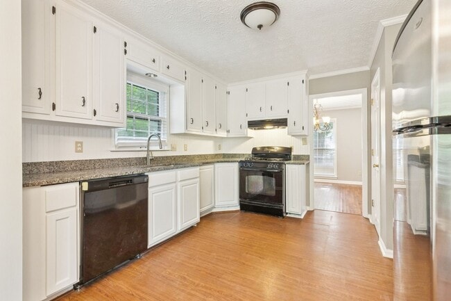 Photo - 240 Brandenburgh Cir