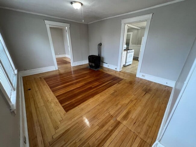 Building Photo - 109 W Rosedale Ave Unit 3