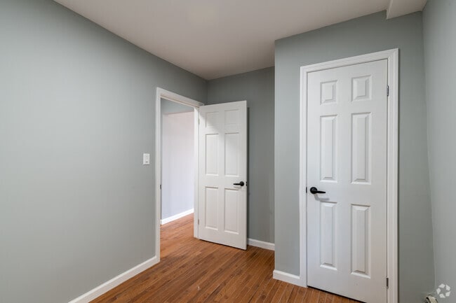 3BR, 1BA - 1,000SF