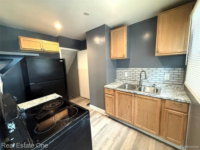 Photo - 9150 St Marys St