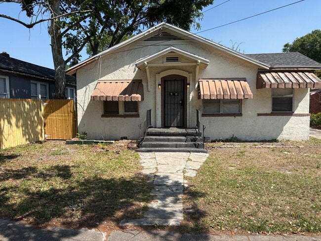Building Photo - 1525 W 15th St
