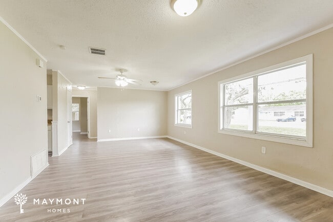 Photo - 705 Maple Ave