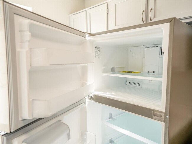 Photo - 2121 Hepburn St Unit 917