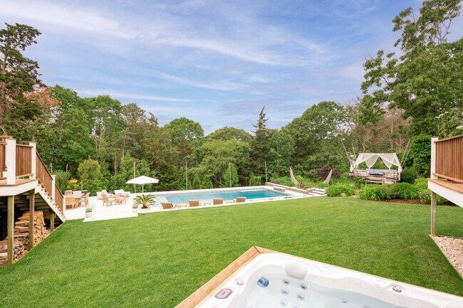 Photo - 565 Montauk Hwy