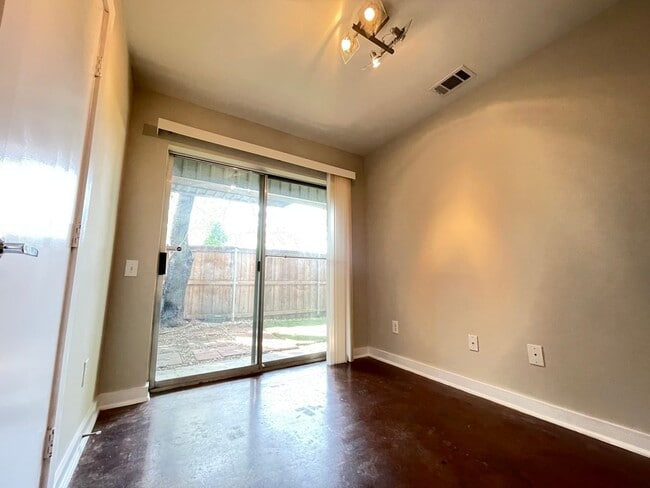 Photo - Dallas 3 story Loft