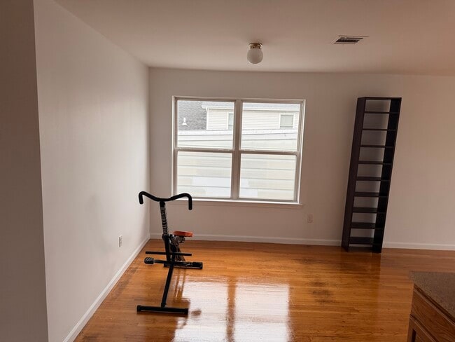 Dining - 216 Amity St Unit 2