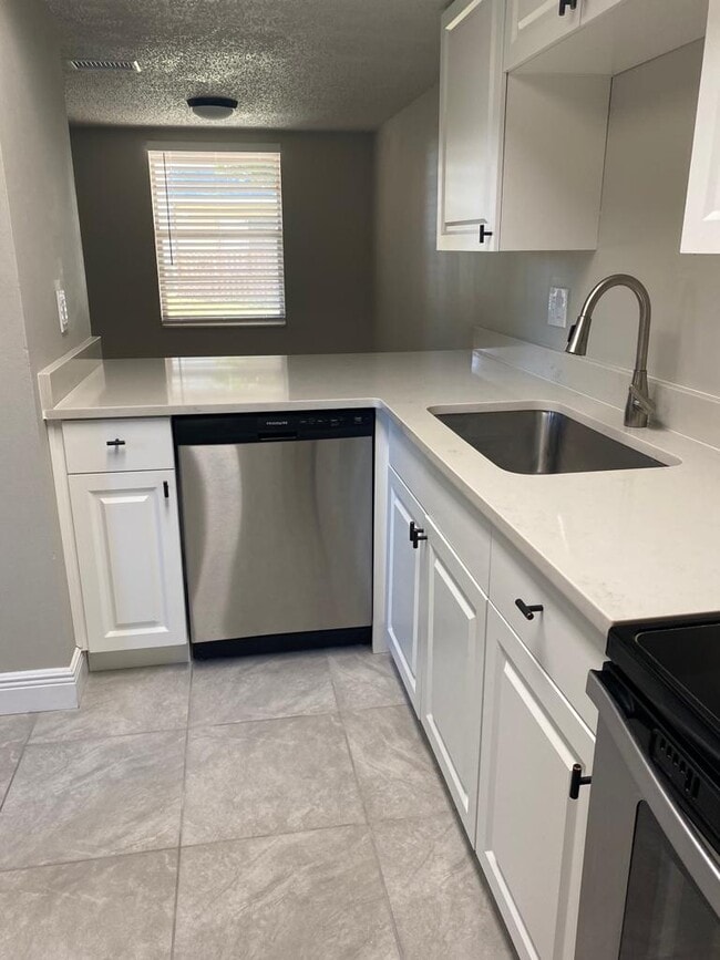 Photo - 1425 Croftwood Dr