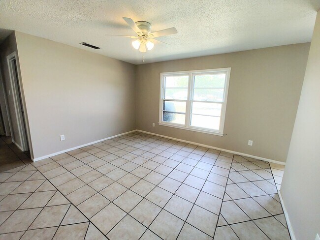 Photo - Charming 3 Bedroom Home