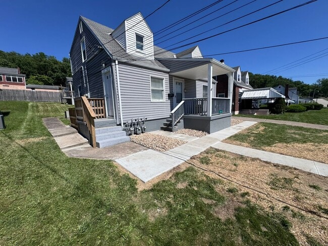 Photo - 1827 California Ave Unit APT #2 - Front Second Floor