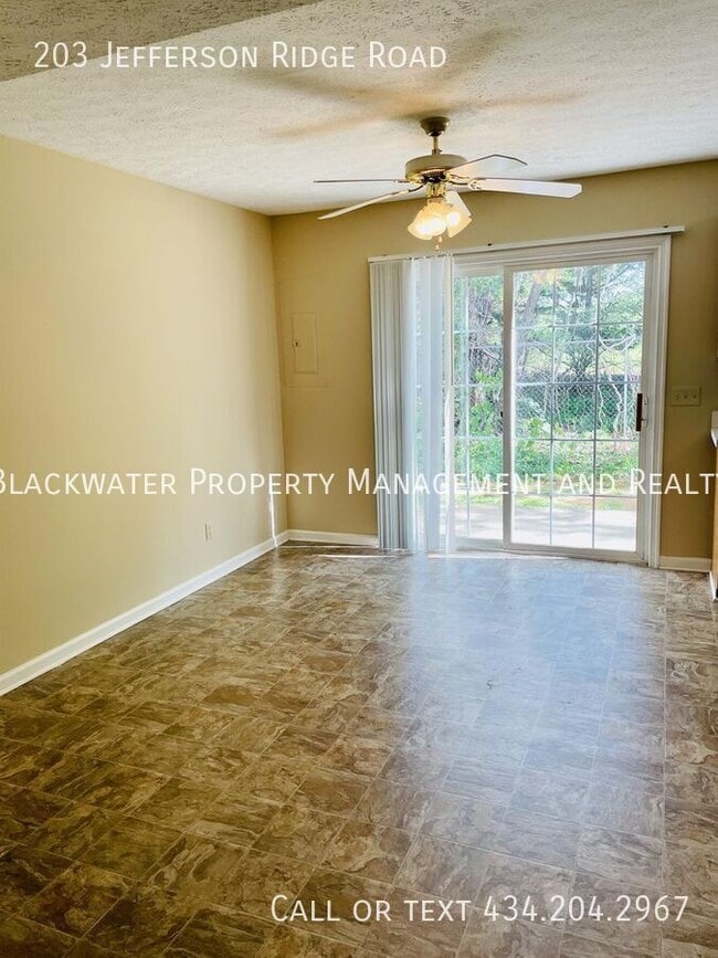 Photo - 203 Jefferson Ridge Rd