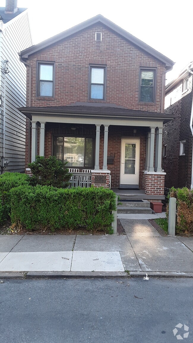 Building Photo - 3236 Parkview Ave Rental