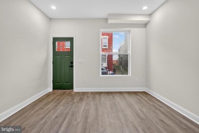 Photo - 2447 Turner St