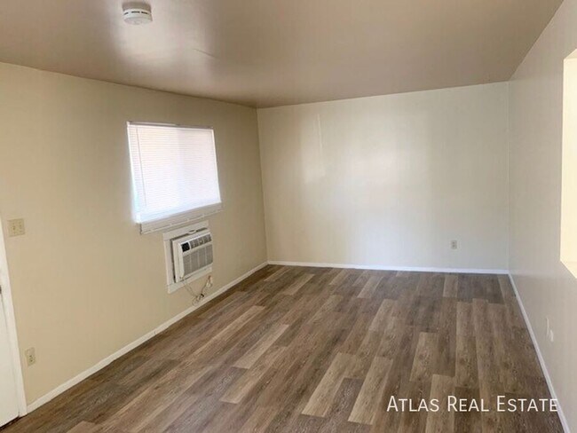 Photo - 2707 N Chestnut St Unit 2