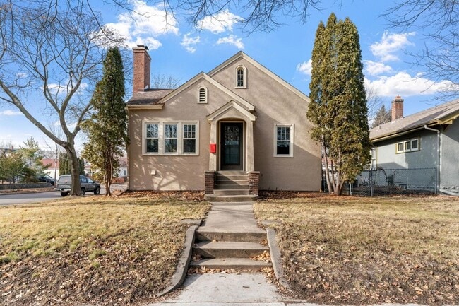 Building Photo - 2300 NE McKinley St