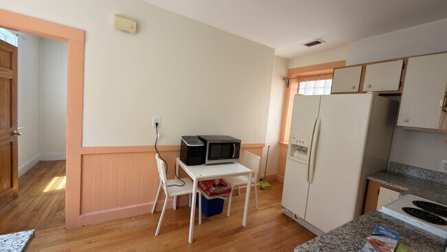 Photo - 391 Langley Rd Unidad 2