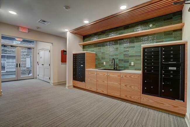 Flats On East Gay | Lobby