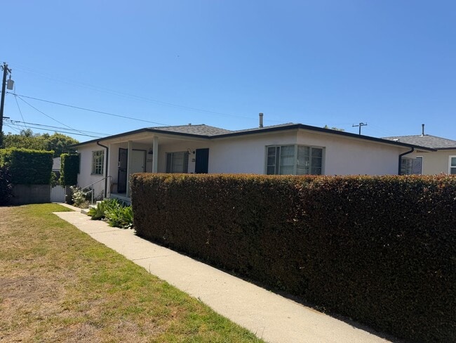 Building Photo - 235-237 Lynn Drive Unit 235-237 1