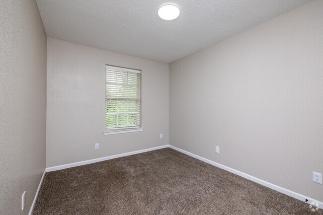 3BR, 2BA - 1350 SF