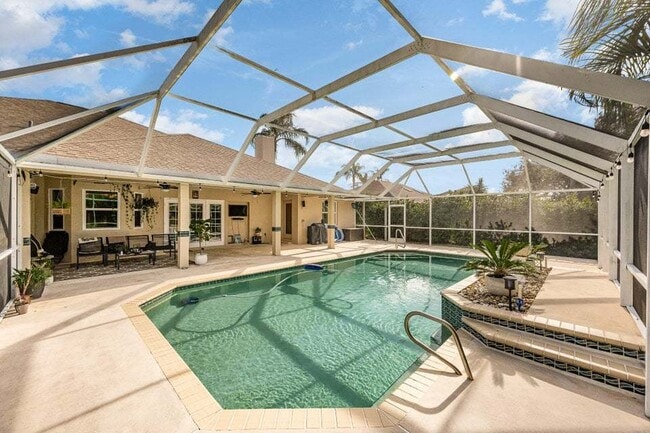 Photo - Luxurious 4 Bed/2.5 Bath Home with Stunning Lake and Golf Course Views with Pool on Savannahs Tra...