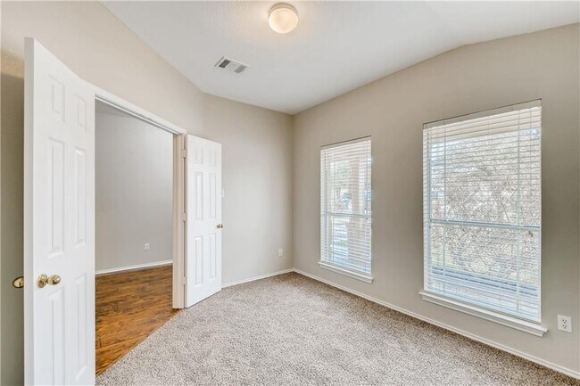 Photo - 229 Killian Loop