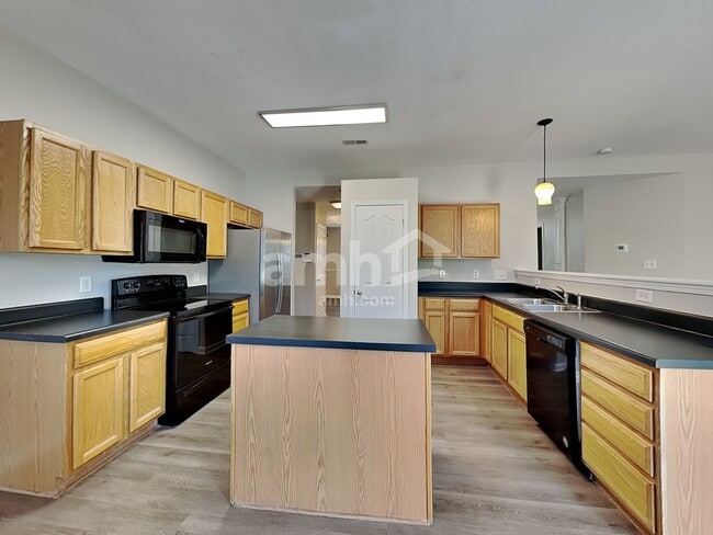 Photo - 2001 Moonstone Ln