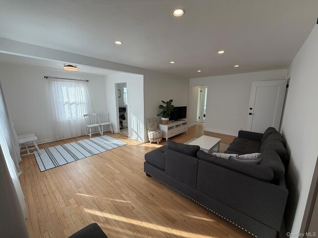 Building Photo - 36-26 192nd St Unit 2