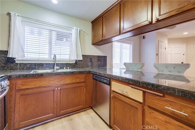 Photo - 2756 Gramercy Ave Unit B