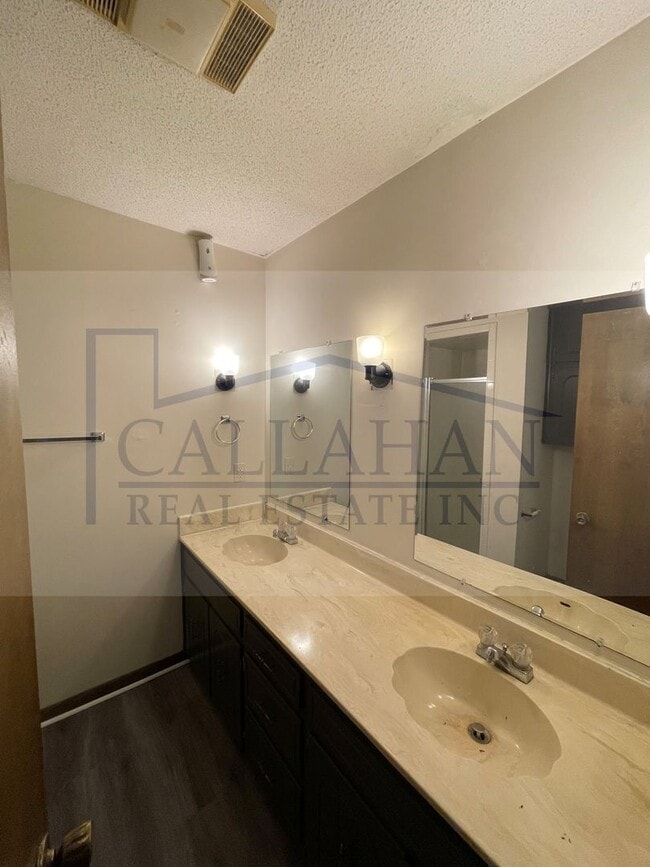 Photo - 8213 Easy St