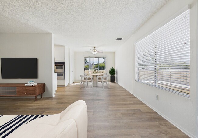 Photo - Riverside Drive Apartments