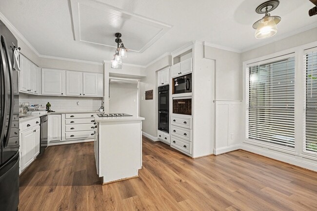 Photo - 18242 Lakeside Ln