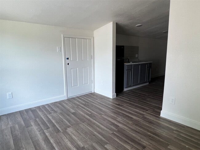 Photo - 201 Eastwood St Unit 6